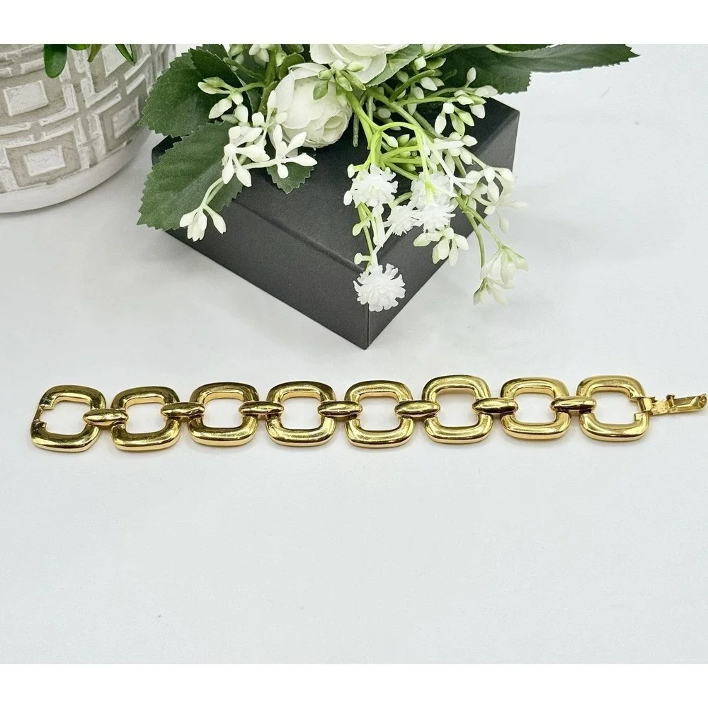 Vintage Trifari Gold Link Bracelet Chunky Chain‎ 80s Statement Jewelry